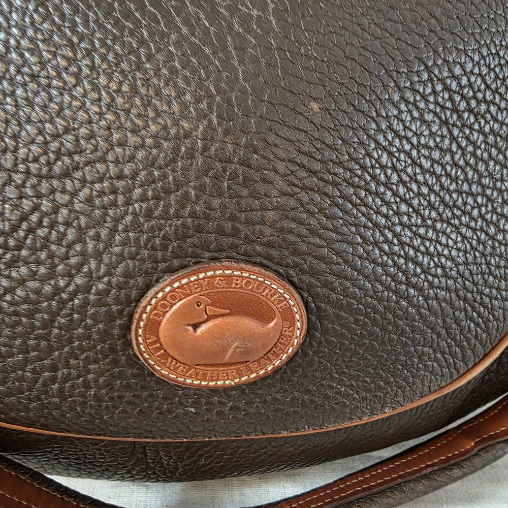 Vintage Dooney & Bourke Brown All Weather Leather Crescent Hobo - Picture 4 of 16